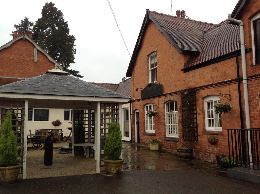 Woodside Hotel, Kenilworth - Warwick Exterior foto